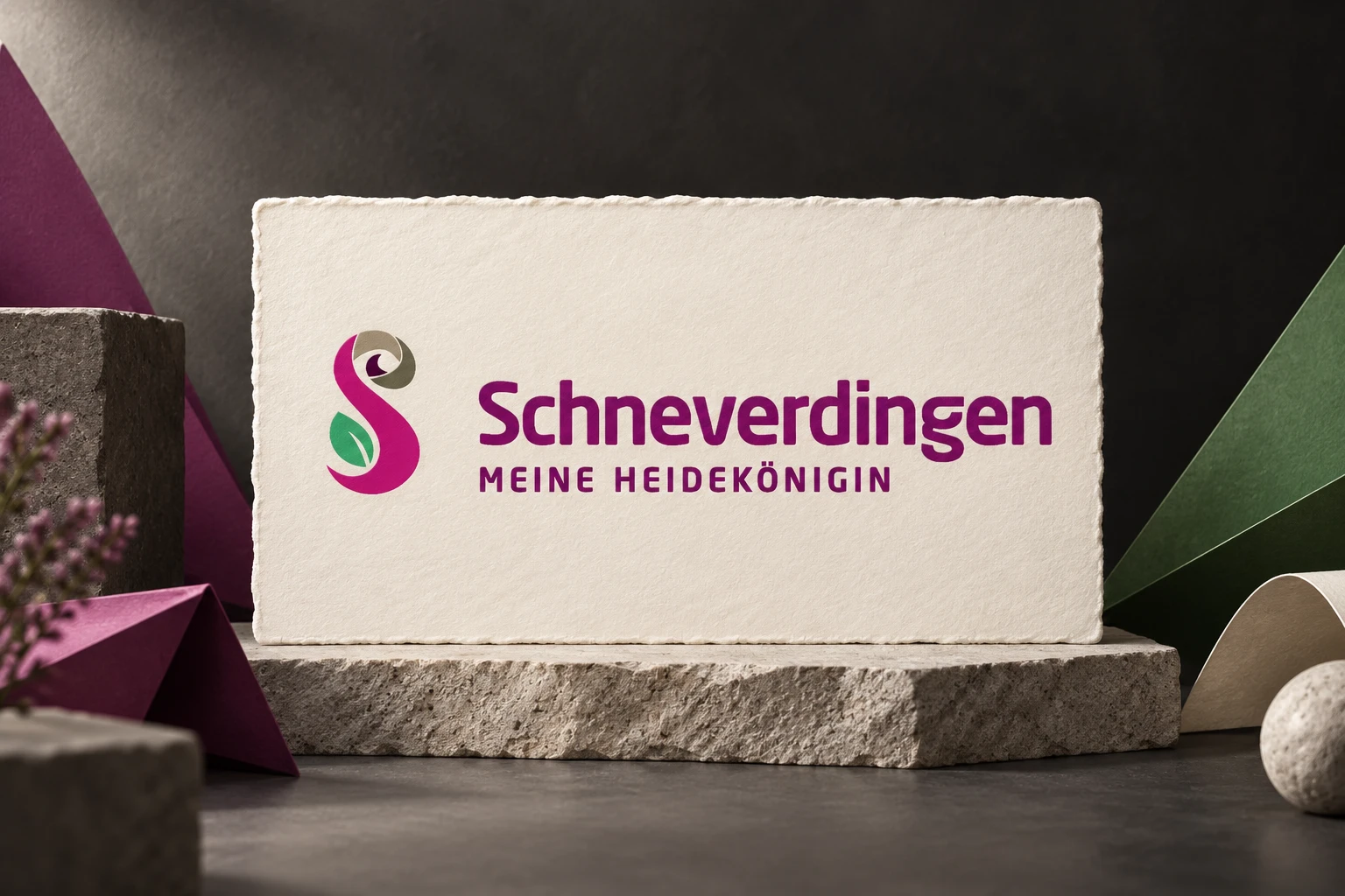 Stadt Schneverdingen – Logoinszenierung im abstrakten Atelier